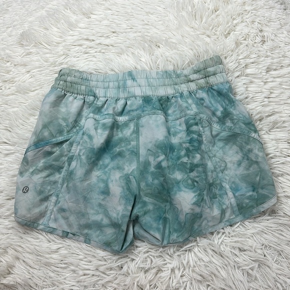 Lululemon Tracker Short V *4" Diamond Dye White Washed Marsh - Picture 4 of 5